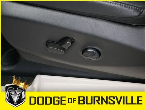 Used 2022 Chrysler Pacifica Touring-L w/ Uconnect Theater Family Group image 20