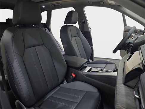 New 2025 Audi Q5 2.0T Premium image 10