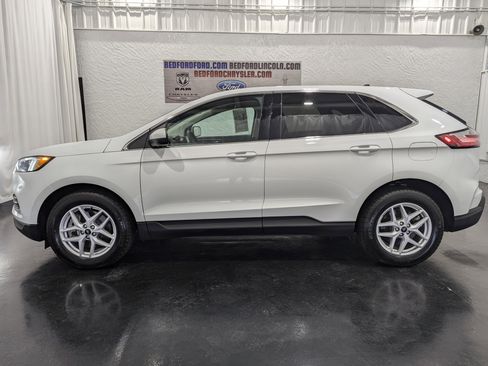 Used 2024 Ford Edge SEL w/ Convenience Package image 2