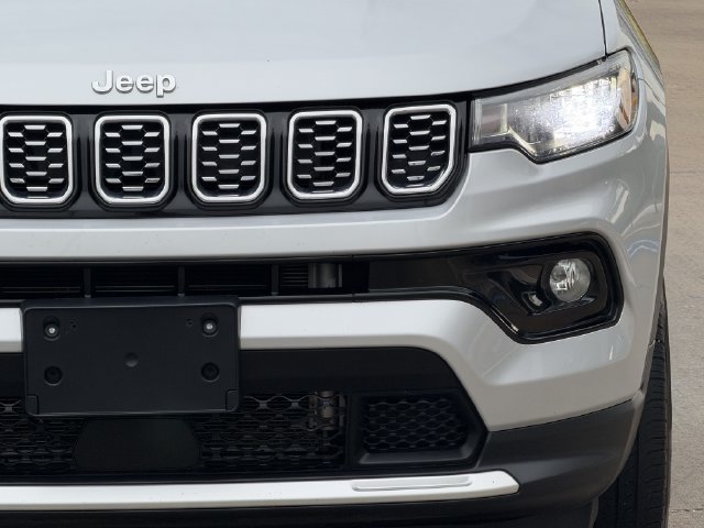Used 2025 Jeep Compass Limited AWD/4WD image 8