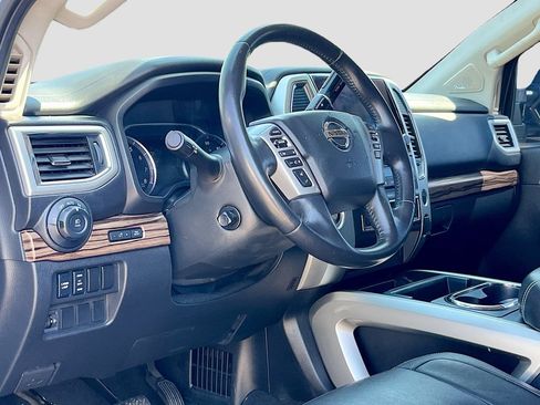 Used 2020 Nissan Titan SL w/ Moonroof Package RWD image 9