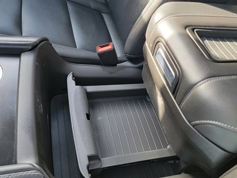 Used 2024 Chevrolet Tahoe Z71 w/ Luxury Package image 38