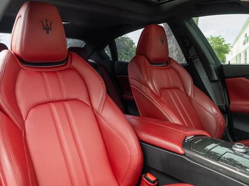 Used 2018 Maserati Quattroporte S GranSport image 30