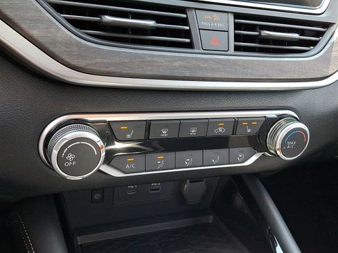 Certified 2024 Nissan Altima 2.5 SV w/ SV Premium Package AWD/4WD image 18