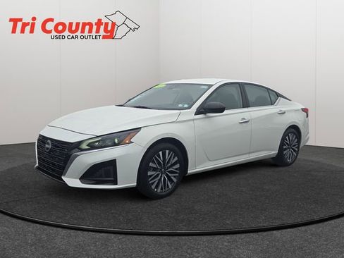 Used 2025 Nissan Altima 2.5 SV FWD image 3