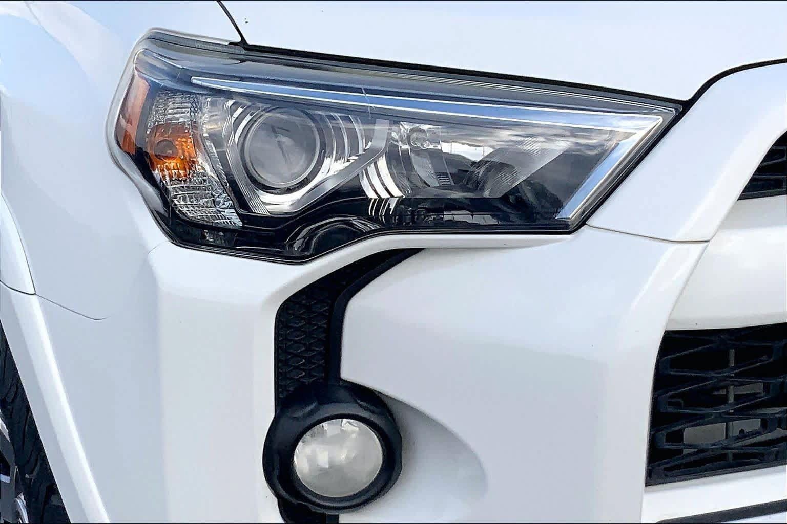 Used 2016 Toyota 4Runner Trail AWD/4WD image 28