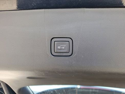 Used 2024 Chevrolet Traverse LT image 9