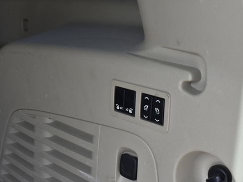 Used 2019 Cadillac Escalade ESV Premium Luxury w/ LPO, Radiant Package image 31