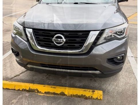 Used 2019 Nissan Pathfinder Platinum image 2