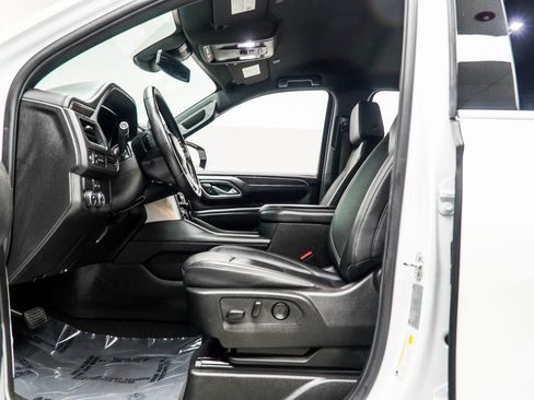 Used 2024 Chevrolet Suburban LT RWD image 38