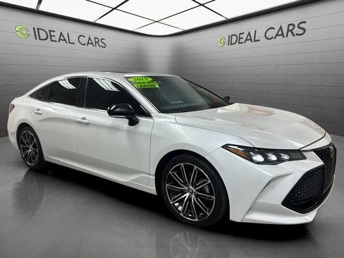 Used 2019 Toyota Avalon XSE w/ Carpet Mat Package FWD image 3