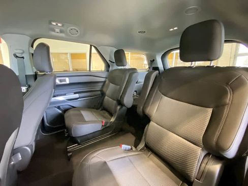 Used 2023 Ford Explorer XLT image 24