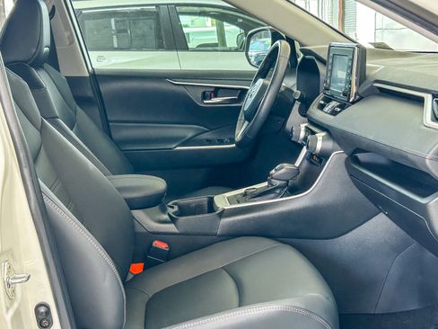 Used 2022 Toyota RAV4 XLE Premium AWD/4WD image 16