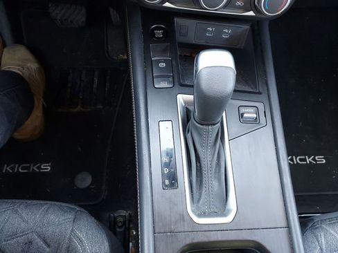 Used 2025 Nissan Kicks SV image 22