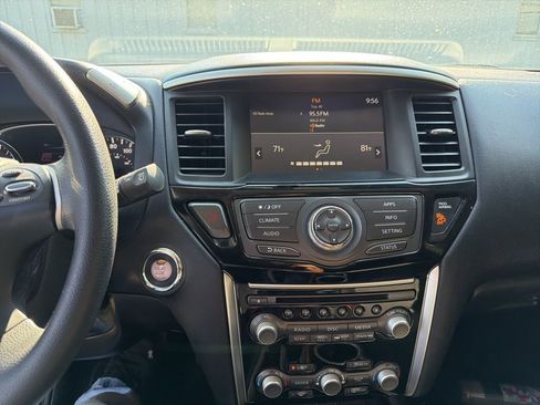Used 2020 Nissan Pathfinder S FWD image 12