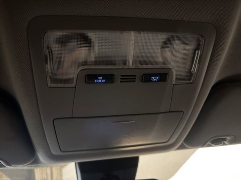 Used 2017 Toyota Highlander LE image 26