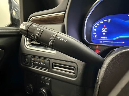 Used 2023 Chevrolet Suburban Premier image 21