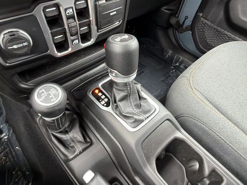 Used 2025 Jeep Wrangler Unlimited Sahara AWD/4WD image 30