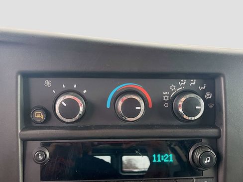 Used 2023 GMC Savana 3500 w/ Driver Convenience Package image 15