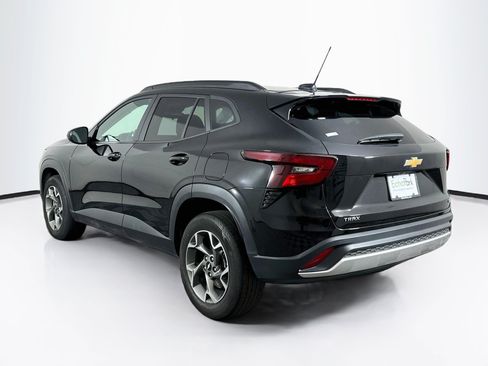 Used 2025 Chevrolet Trax LT w/ LT Convenience Package FWD image 5