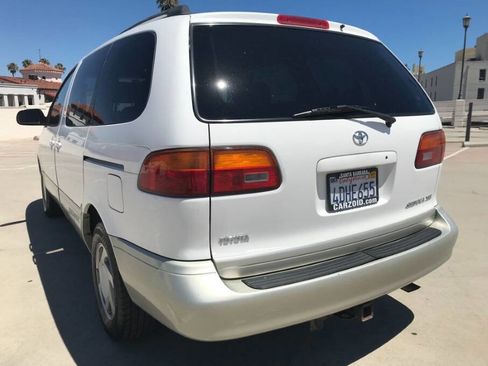 Used 1999 Toyota Sienna XLE image 11