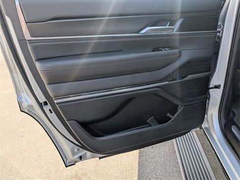 New 2026 Jeep Grand Wagoneer Summit image 28