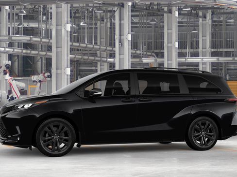 New 2026 Toyota Sienna XSE FWD image 3