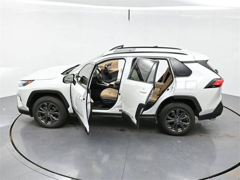 Used 2023 Toyota RAV4 XLE Premium image 43
