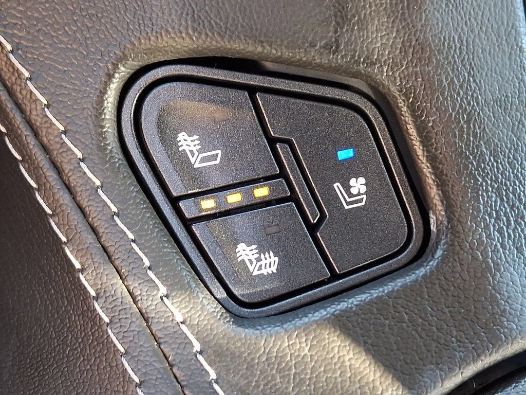 Used 2020 Chevrolet Tahoe Premier AWD/4WD image 25