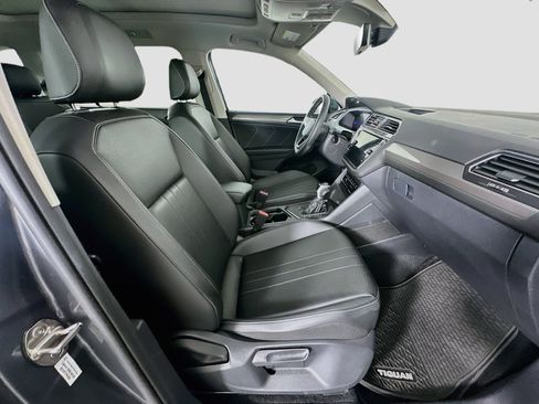 Used 2023 Volkswagen Tiguan SE w/ Panoramic Sunroof Package FWD image 32