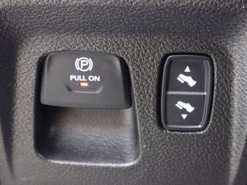 Used 2021 RAM 1500 Laramie AWD/4WD image 11