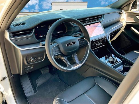 New 2025 Jeep Grand Cherokee Limited w/ Black Appearance Package image 6