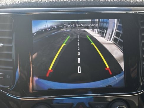 Used 2022 Jeep Grand Cherokee Laredo X image 12