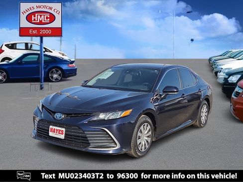 Used 2021 Toyota Camry LE image 1