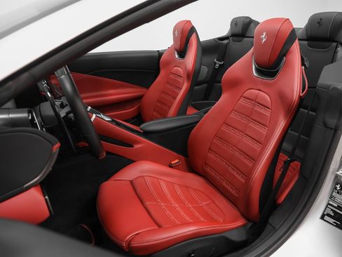 Certified 2025 Ferrari Roma Spider RWD image 75
