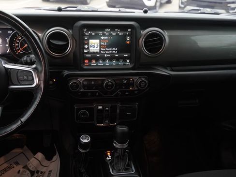 Used 2022 Jeep Wrangler Unlimited Sahara w/ Cold Weather Group AWD/4WD image 15