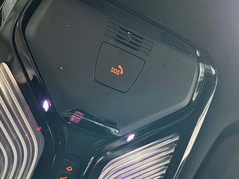 Used 2024 BMW X6 xDrive40i w/ Premium Package image 18