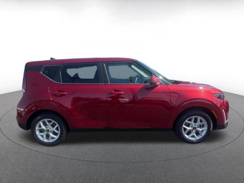 Used 2025 Kia Soul LX w/ LX Technology Package FWD image 15