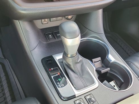 Used 2018 Toyota Highlander XLE FWD image 28