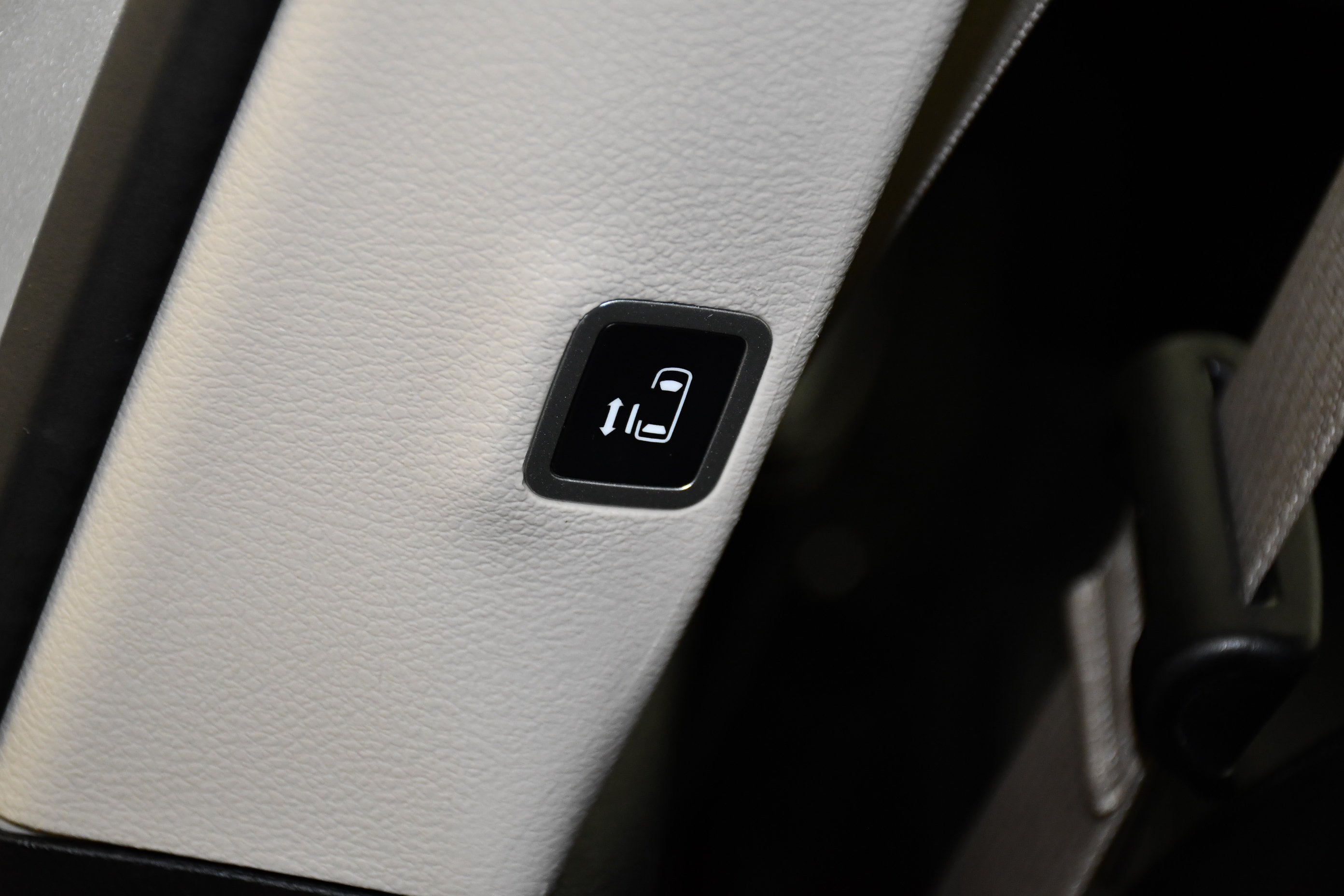 Used 2023 Chrysler Pacifica Touring-L FWD image 47