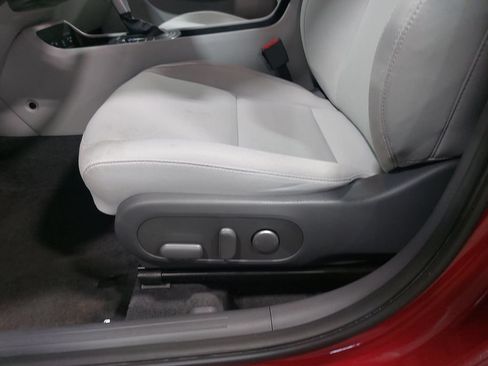 Certified 2025 Hyundai Kona SEL AWD/4WD image 28