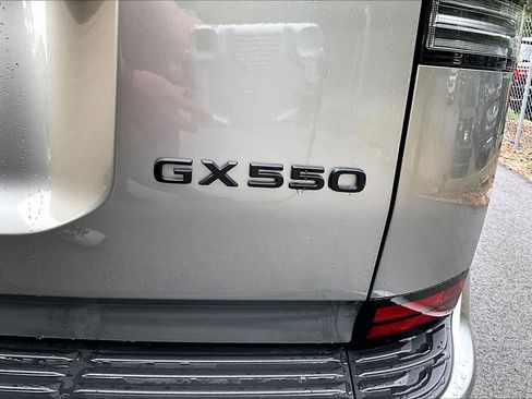 Used 2025 Lexus GX 550 w/ Accessory Package (2T) AWD/4WD image 10