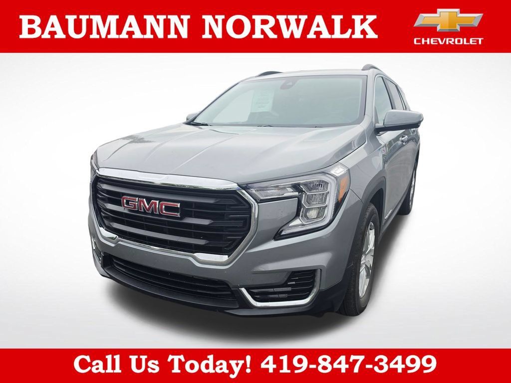Used 2024 GMC Terrain SLE w/ Driver Convenience Package FWD image 2