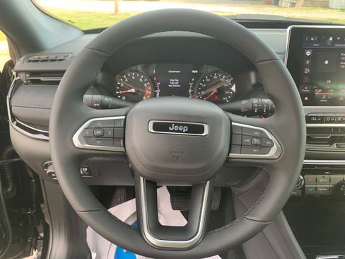 New 2026 Jeep Compass Latitude image 17