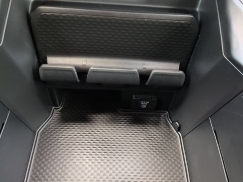 Used 2024 RAM 1500 Laramie AWD/4WD image 29