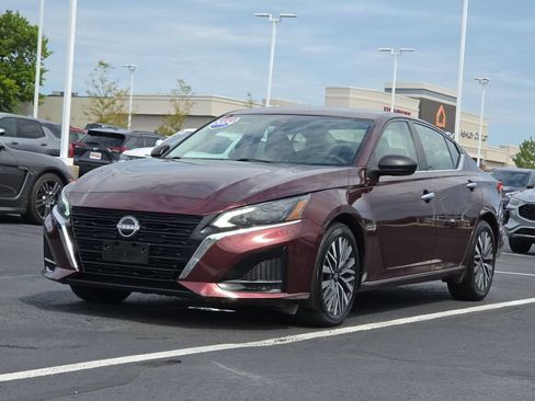 Used 2024 Nissan Altima 2.5 SV FWD image 7