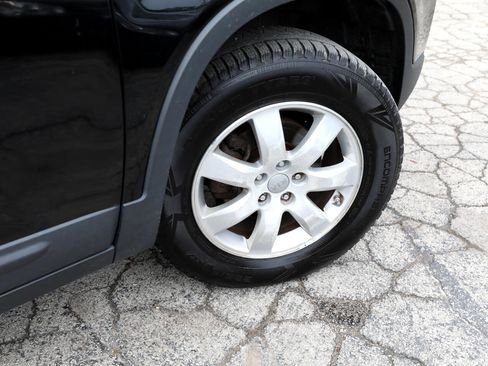 Used 2013 Kia Sorento LX w/ Third Row Pkg image 9