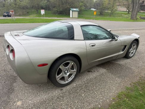 Used 1998 Chevrolet Corvette Coupe w/ Performance Handling Pkg RWD image 3
