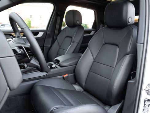 Certified 2026 Porsche Cayenne AWD/4WD image 5