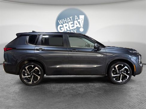Used 2024 Mitsubishi Outlander 4WD Plug-In Hybrid image 2